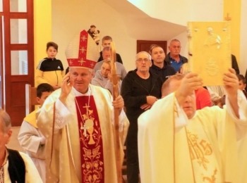 Župa Sv. Ivana Pavla II.Ika-donji-lapac-4.-god.-posvete-crkve  velika