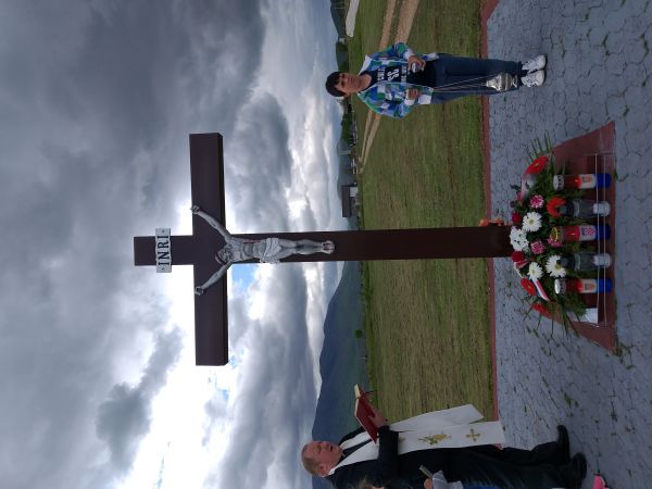 Blagoslov novoga raspela na ulazu u Donji Lapac