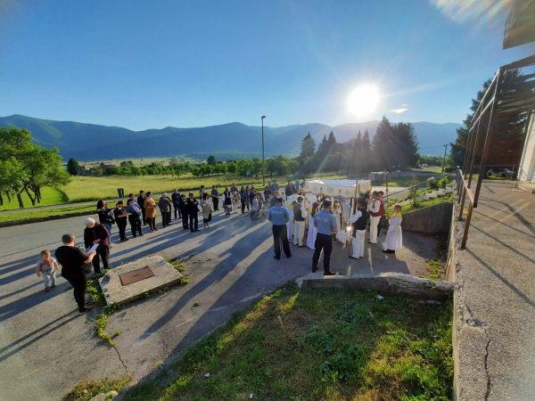 Tijelovo svečano proslavljeno u Donjem Lapcu i Zavalju